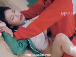 Trò chơi con mực 18+ xem cực nứng ai thua bị đè ra hiếp Phê VL